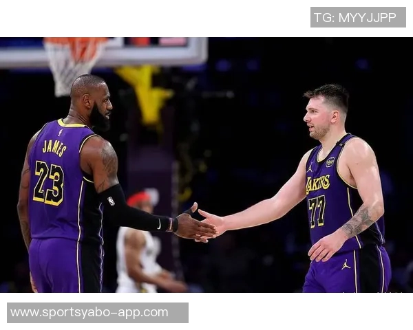 艾顿分享东契奇圣诞礼物喜悦瞬间感谢圣诞老人带来的惊喜